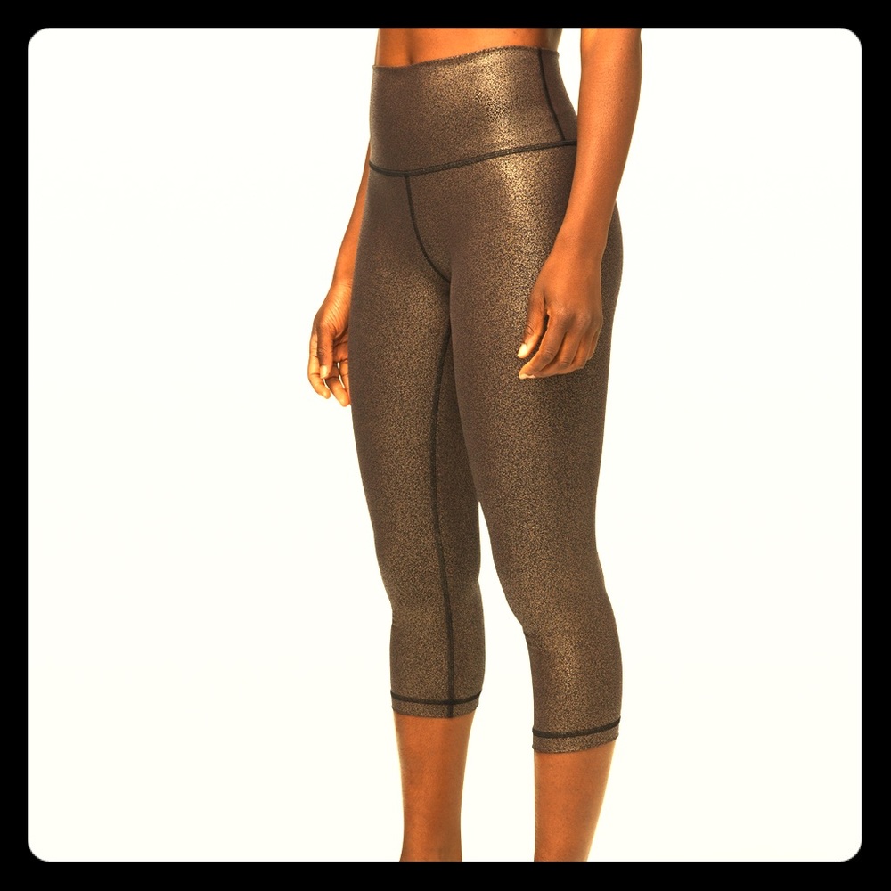 Lululemon size 4 RARE Wunder under HR crop 21”